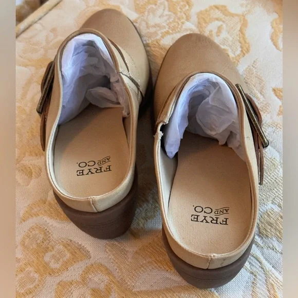 FRYE Leather Belted Harness Mules Clogs Block Heel 6 M Shoes Tan Beige - Picture 10 of 10